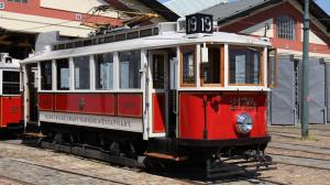 Motorový vůz “ringhoffer” z roku 1929 s číslem 2172 - stejné číslo má ode dneška i první z vozů dětské tramvajky v Zoo Praha. Foto Miroslav Bobek